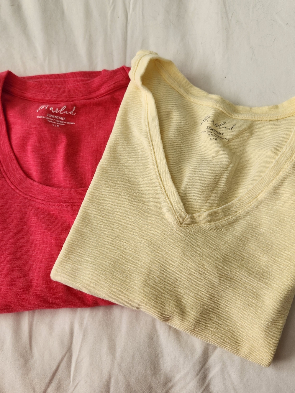 Marled Essentials Women’s L Tee Bundle Scoop Neck & V-Neckp 2 Tops